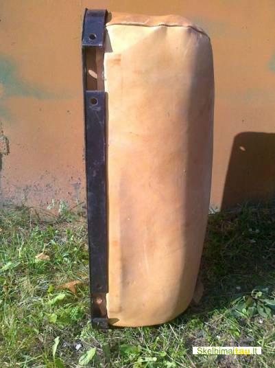 Bokso pagalvė,pagalvė boksui prie sienos