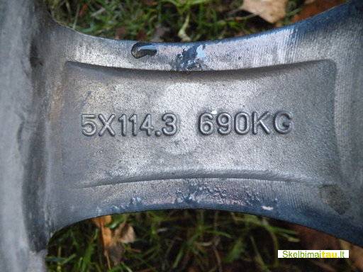 Parduodu lietus diskus su žieminėm padangom 205x70x15