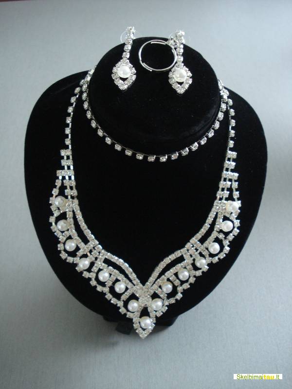 Vestuviniu sukneliu nuoma jonavoje,bizuterijos nuoma