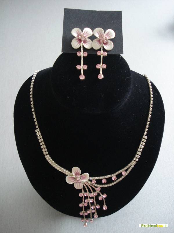 Vestuviniu sukneliu nuoma jonavoje,bizuterijos nuoma