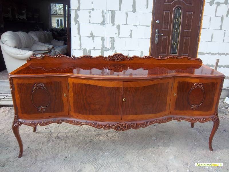 Klasikiniai stalai, sofos, indaujos, komodos