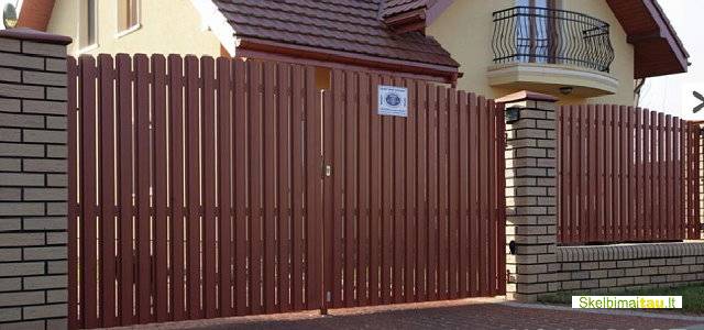 Medinių tvorų analogas - naujos kartos metalinių tvoralenčių