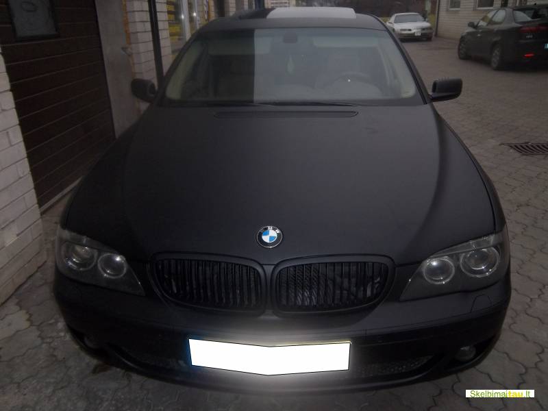 Stiklu tonavimas automobiliams ir pastatams