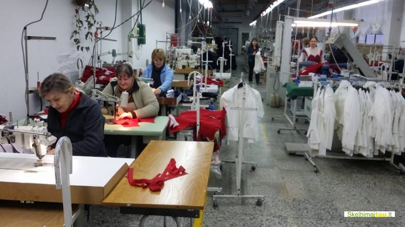 Parduodama veikianti stambi siuvimo įmonė