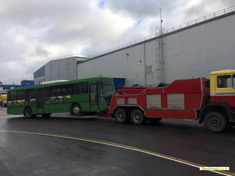Sunkvezimiu technine pagalba kelyje sunkvezimiu evakuatorius