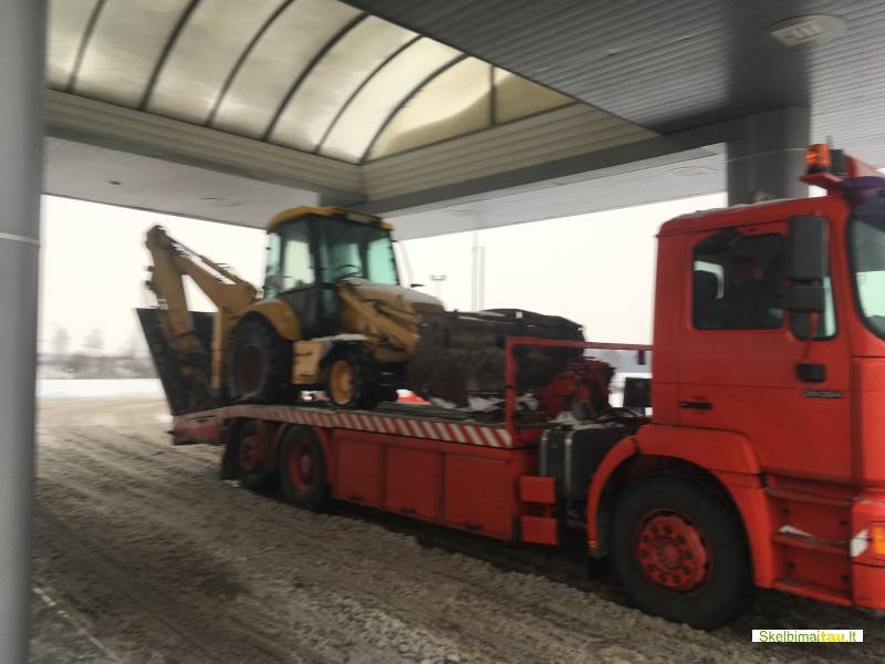 Sunkvezimiu technine pagalba kelyje sunkvezimiu evakuatorius