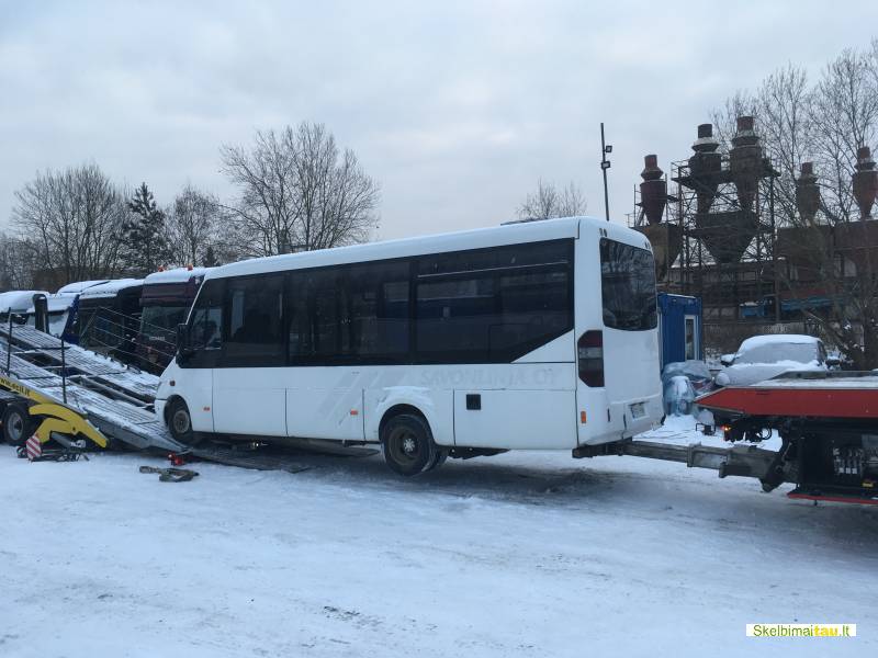 Sunkvezimiu technine pagalba kelyje sunkvezimiu evakuatorius